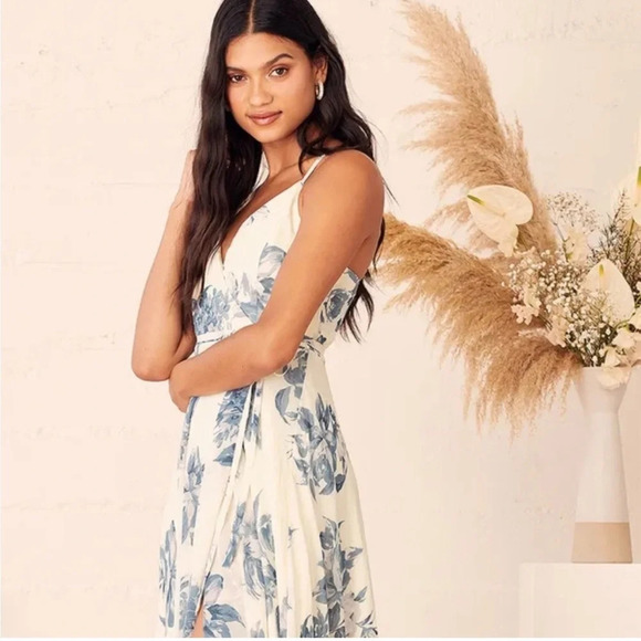 NWT Lulus Elegantly Inclined Cream & Blue Floral Print Wrap Maxi Dress Sz Medium - Picture 3 of 16